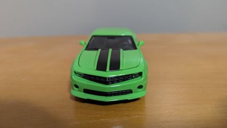 1:32 Scale Diecast Chevy Camaro in Green