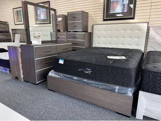 Queen/King Bedframe,Dresser,Mirror. 🚚WE DELIVER🚚