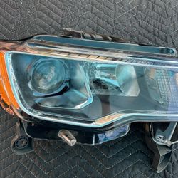 2016-2020 Jeep Grand Cherokee Headlight Halogen RH