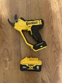 DEWALT 20V MAX Cordless Battery Powered Pruner