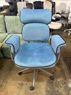New assembled Blue Office Chair, Memory Foam Seat Mid Century Modern Desk Chair
3.9" Sloped U-Shaped Memory Foam Cushion, Granular Linen Fabric, Lumba