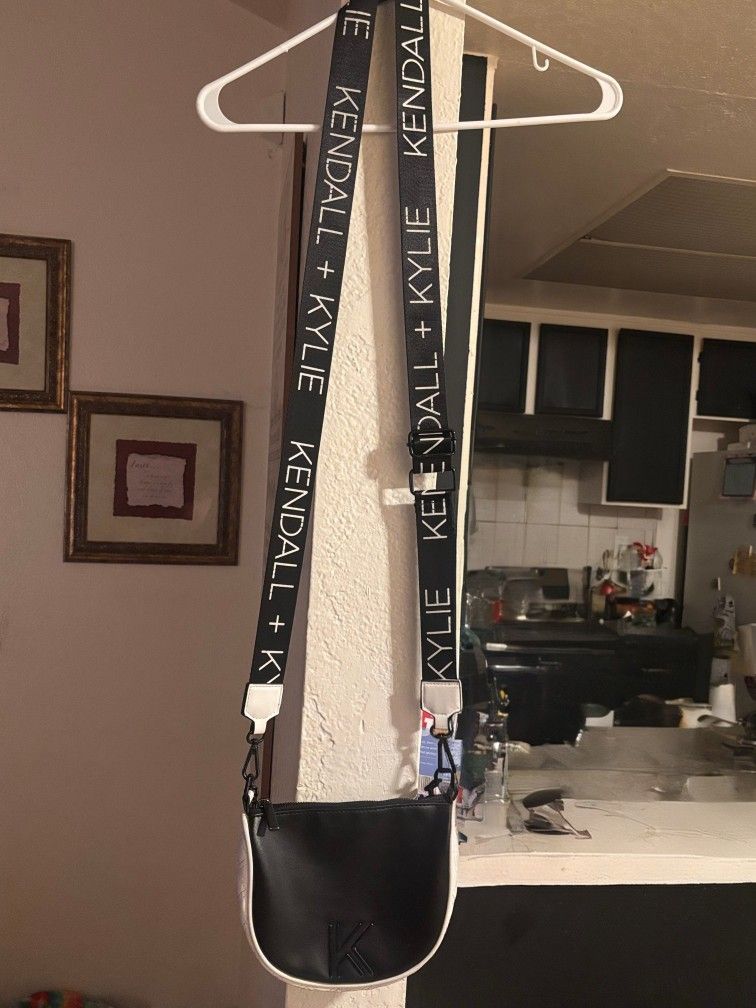 KENDALL+ KYLIE CROSSBODY BAG 