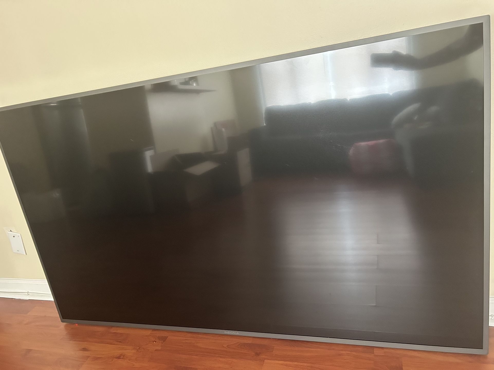 Insignia Smart Fire TV 75”