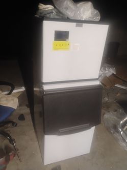 NEW COMMERCIAL ICE MAKER