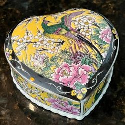 Beautiful Famille Rose Porcelain Jewelry Box Overglazed Enamel