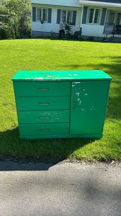 Free Mini Old Dresser 