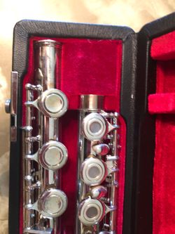 Flute w two case’s   refurbished Gemeinhardt 2SP Flute IN ALL STAR MUSIC CASE.