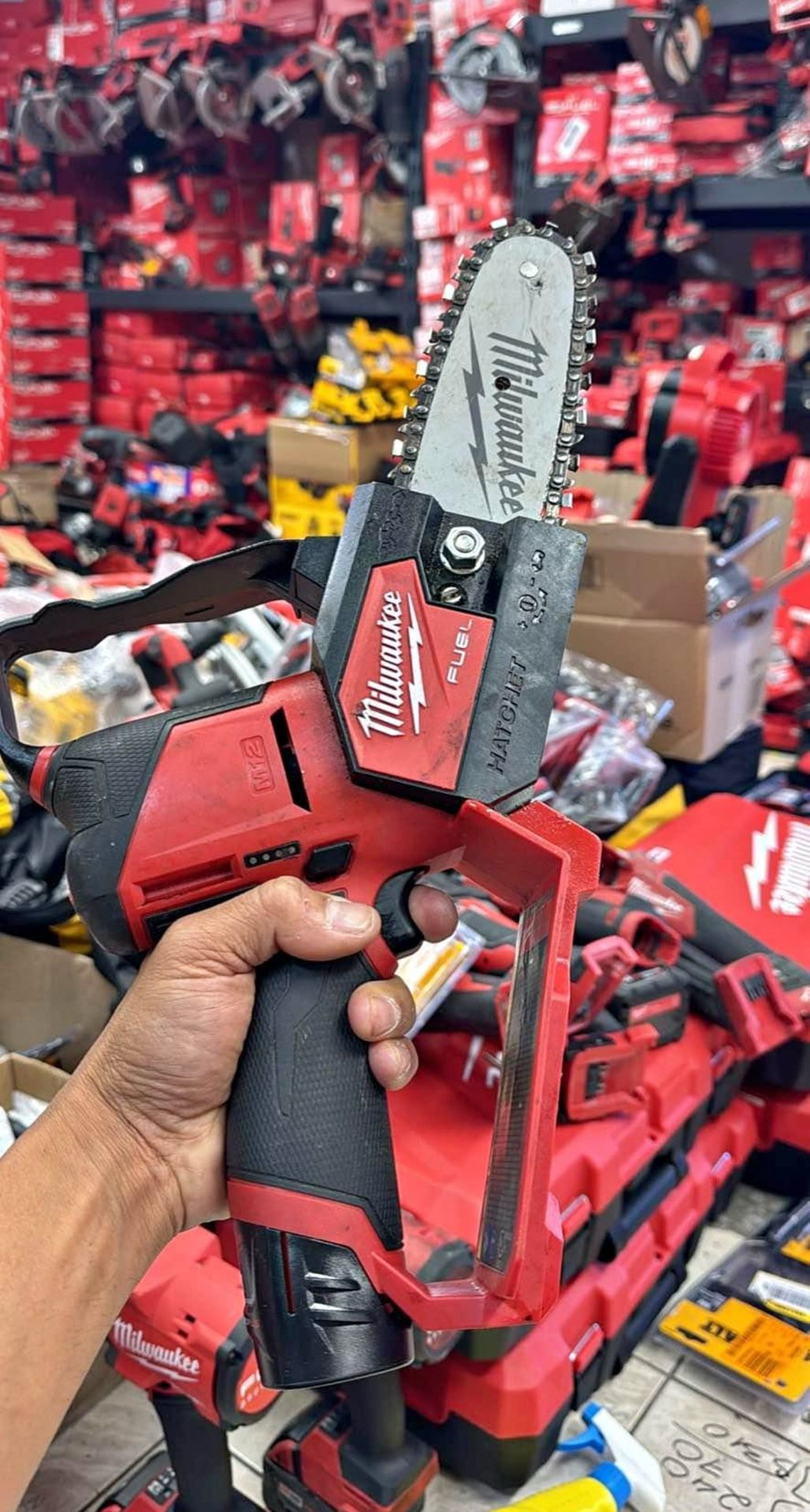 Milwaukee M12 Pruning Chainsaw W Battery 