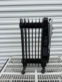 NewAir AH-450B oil-filled radiator space heater. Heating Power: offers up to 1500 watts of heating power.  Settings: Features multiple heat settings a