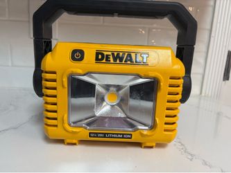 Dewalt 20 v max LED battery operated work light, tool only