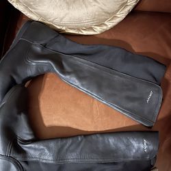 DKNY BLACK BOOTS 