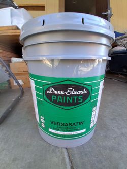 Dunn  Edward's  white paint