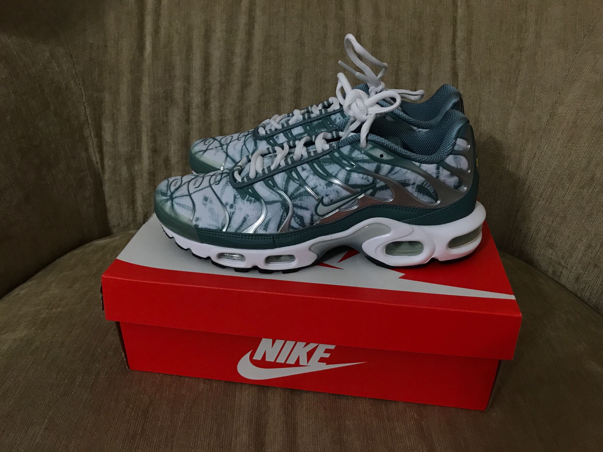 Nike air max plus fiber glass size 9 new never used before comes with box