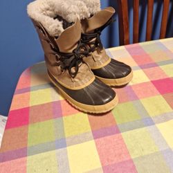 Sorel Snowboots   Size 9 Womens 