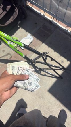 LMK LOOKING FOR A THRONE 29er fixie that’s good trading frame + Cash on top