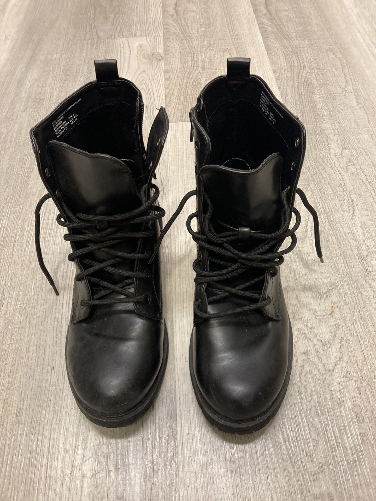Time And Tru Women’s Black Faux Leather Lace Up Combat Military Boots Size 9