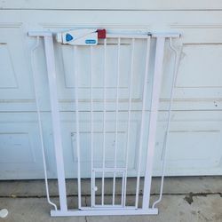 Tall pet gate