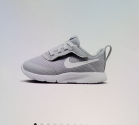 Nike Tanjun baby/Toddler Shoe Size: 4C