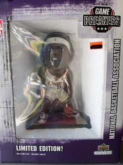 Lebron rookie little statue
