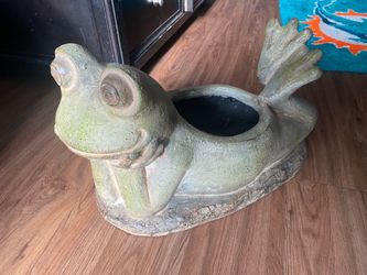 Frog floor vase