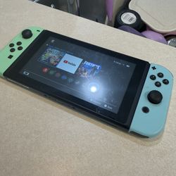 Switch with all cables and charger and 2 games 