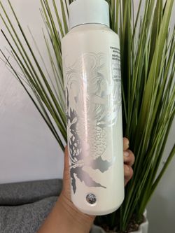 Starbucks 2022 White Siren Vacuum Insulated Stainless Steel Water Bottle