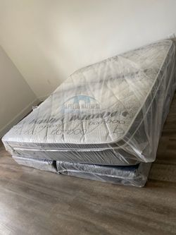 King mattress pillow top and box spring set (2pc - brand new)