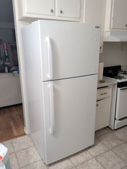 Insignia Fridge White ”