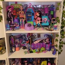 Dolls And Collections