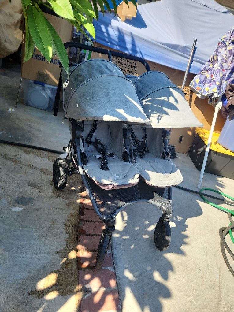 Doble Stroller Is Missing The Cup Holder Plastic  It Needs To Be Clean.. 