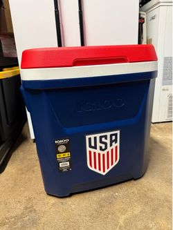 New Igloo x USSF 60 QT Laguna Ice Chest Cooler w/ Wheels, US Soccer Rolling Cooler for Games & Practices