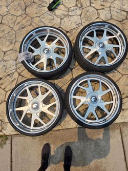 24" in staggered forgiatto rim with tire