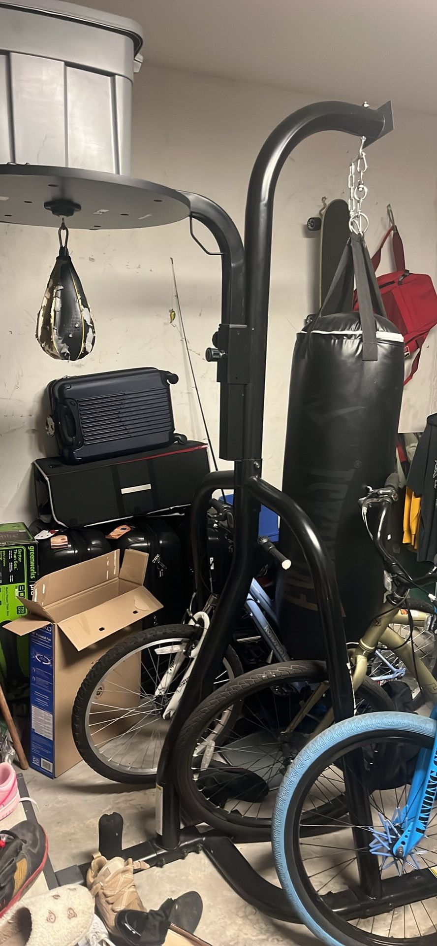 Everlast punching bag and speedbag