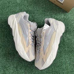 Yeezy 700 Cream