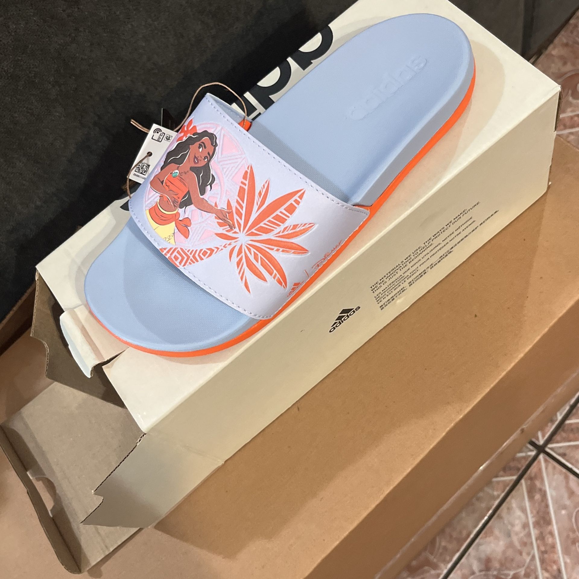 Moana Slippers Size 5