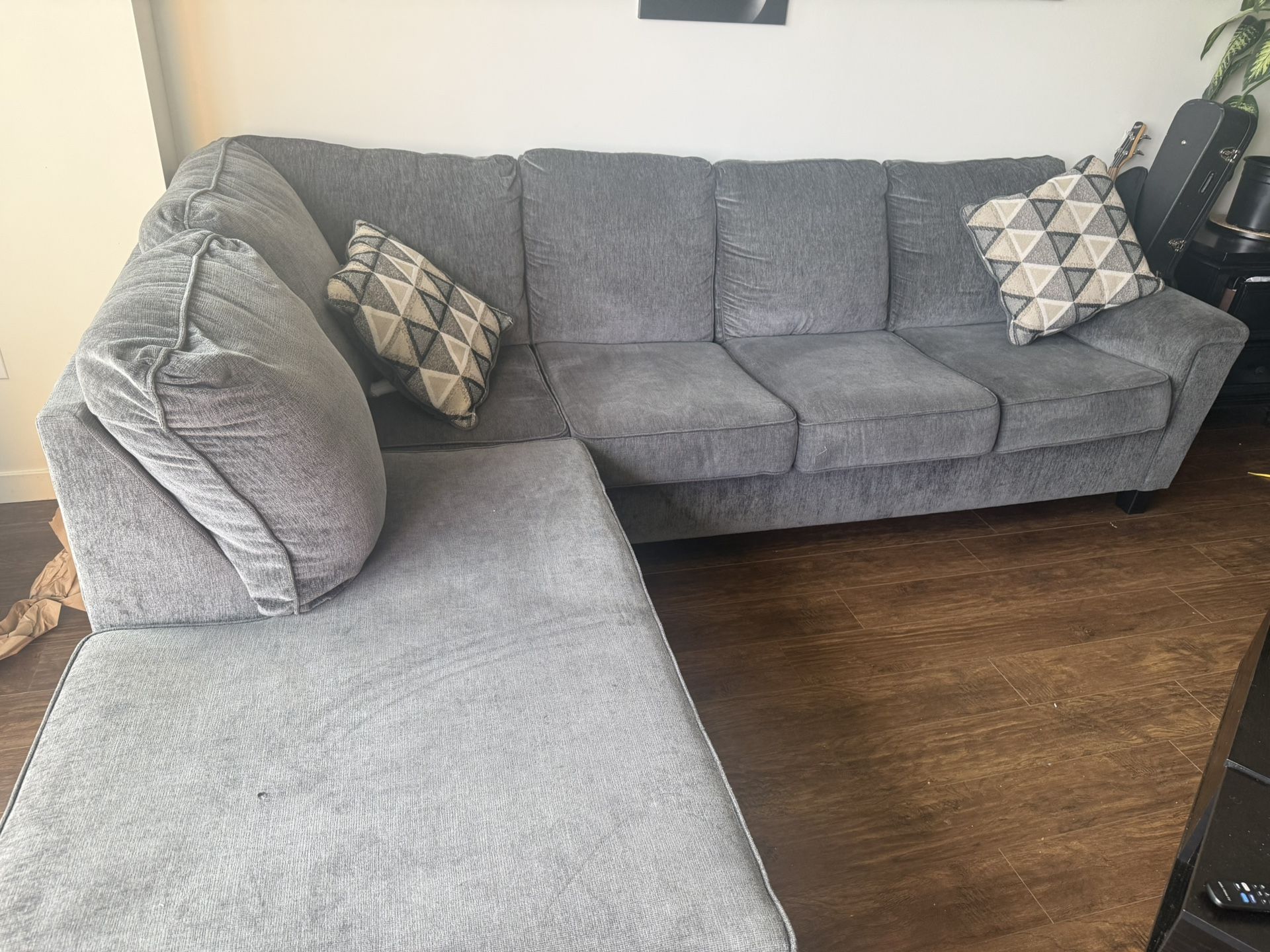 1bedroom Apartment Slightly Used Furniture