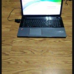 Toshiba satellite 6gb ram, 1 tb HDD, 17" inch