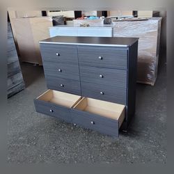 Eight drawers dresser with rails