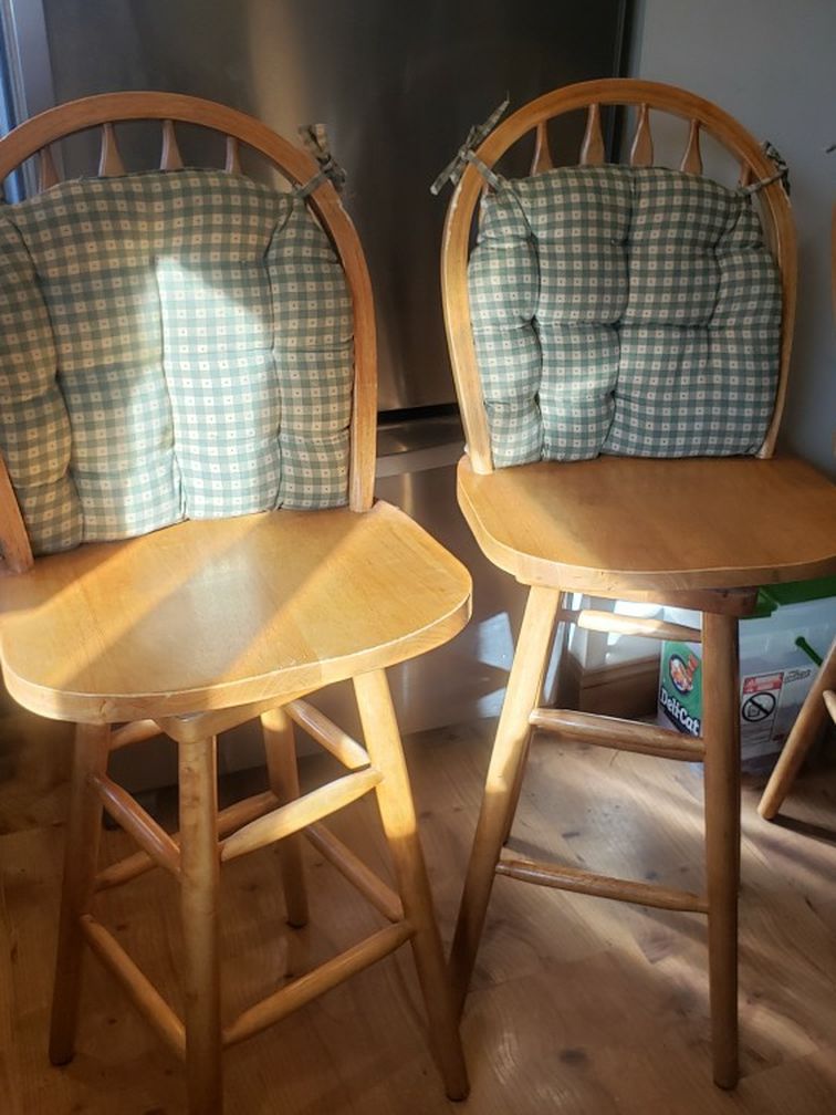 Oak Swivel 30" Counter Stools w Pads.