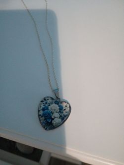 Cute white blue rose necklace