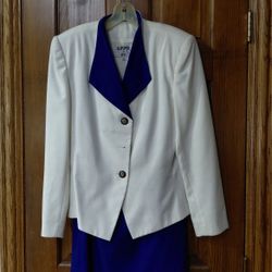 Kasper for ASL size 8 women's 2 pc suit white/blue.
Gently used