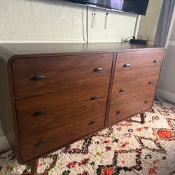 New Solid Walnut / Walnut Veneer. Dresser.  61 X 17 X 35H.  Free Delivery!