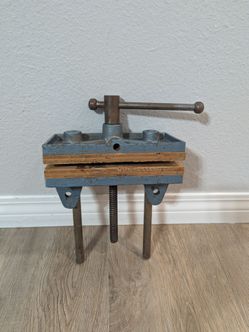 Vintage Blue Cast Iron RAE CANADA 8" Woodworking Vise