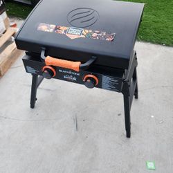 Blackstone Adventure Ready Outdoor Griddle, 2-Burner 22" Propane Flat Top Grill with Stand, Black