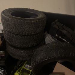 Venom Power Terra Hunter R/T LT275/65R20 (4) 30%-40% Thread 