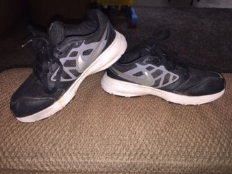 Kids Nikes size 13c