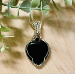 Black Onyx Heart Pendant – Hand Wrapped