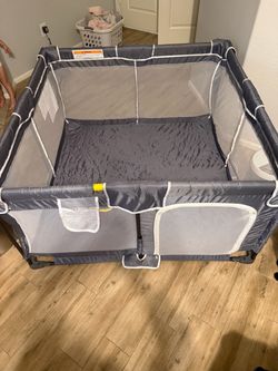 Portable baby play pen