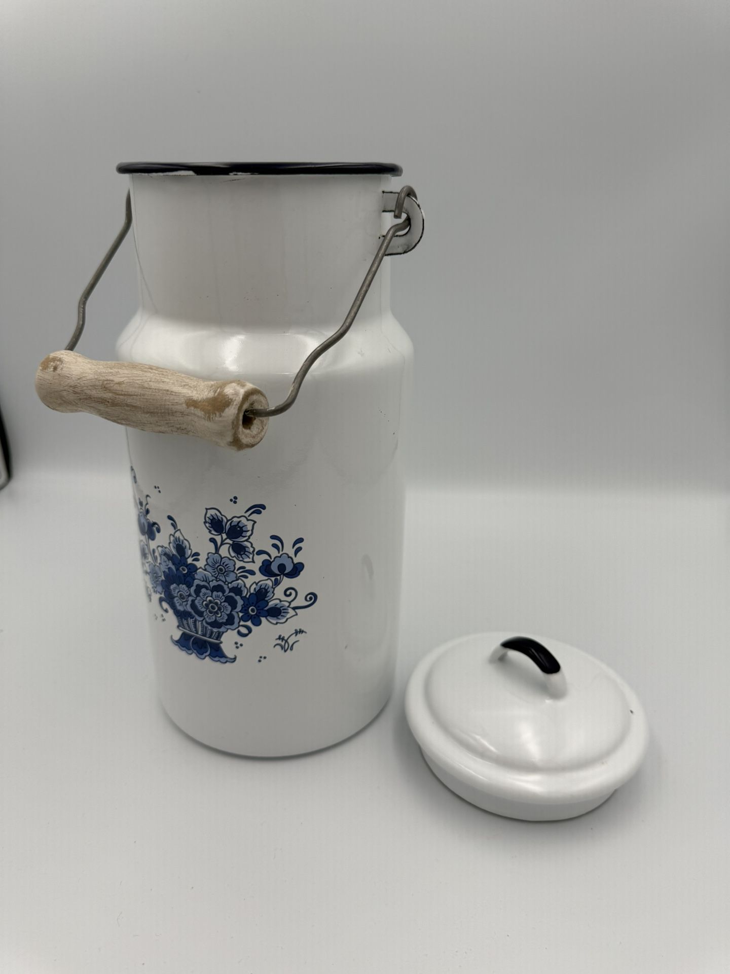 Emalia White Blue Floral Enamelware Dairy Milk Jug Can & Wooden Handle With Lid