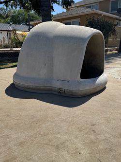 Large Dogloo Style Doghouse